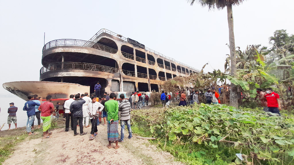 অভিযান-১০ লঞ্চে অগ্নিকাণ্ডে দায়ীদের শাস্তি ও নৌ-দুর্ঘটনা নিয়ন্ত্রণের দাবি