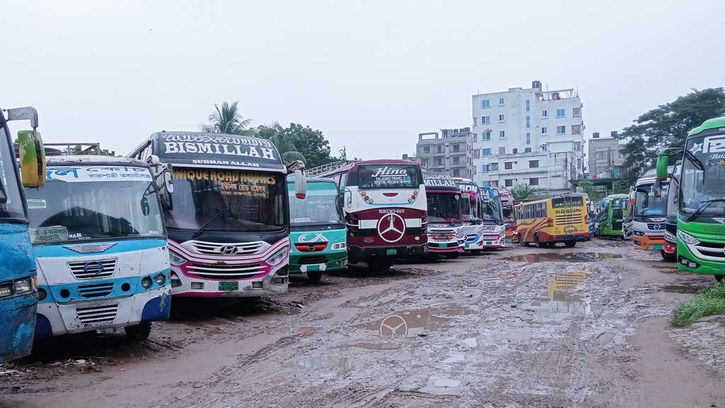 ২৫ ঘণ্টা পর রাজশাহী থেকে বাস চলাচল শুরু
