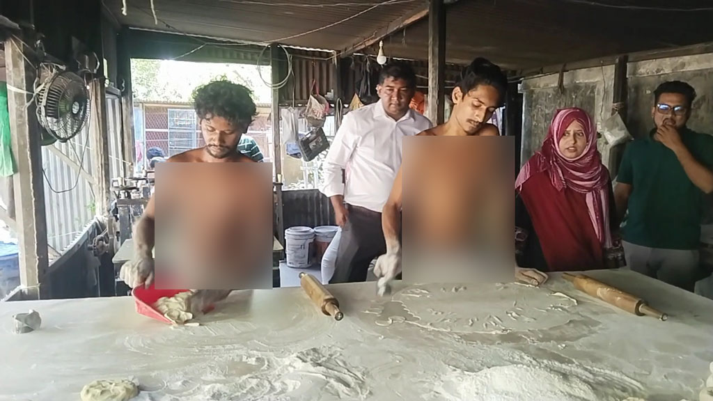 মেয়াদোত্তীর্ণ ময়দা ও নিম্নমানের তেল, ফুচকা বিক্রেতাকে জরিমানা
