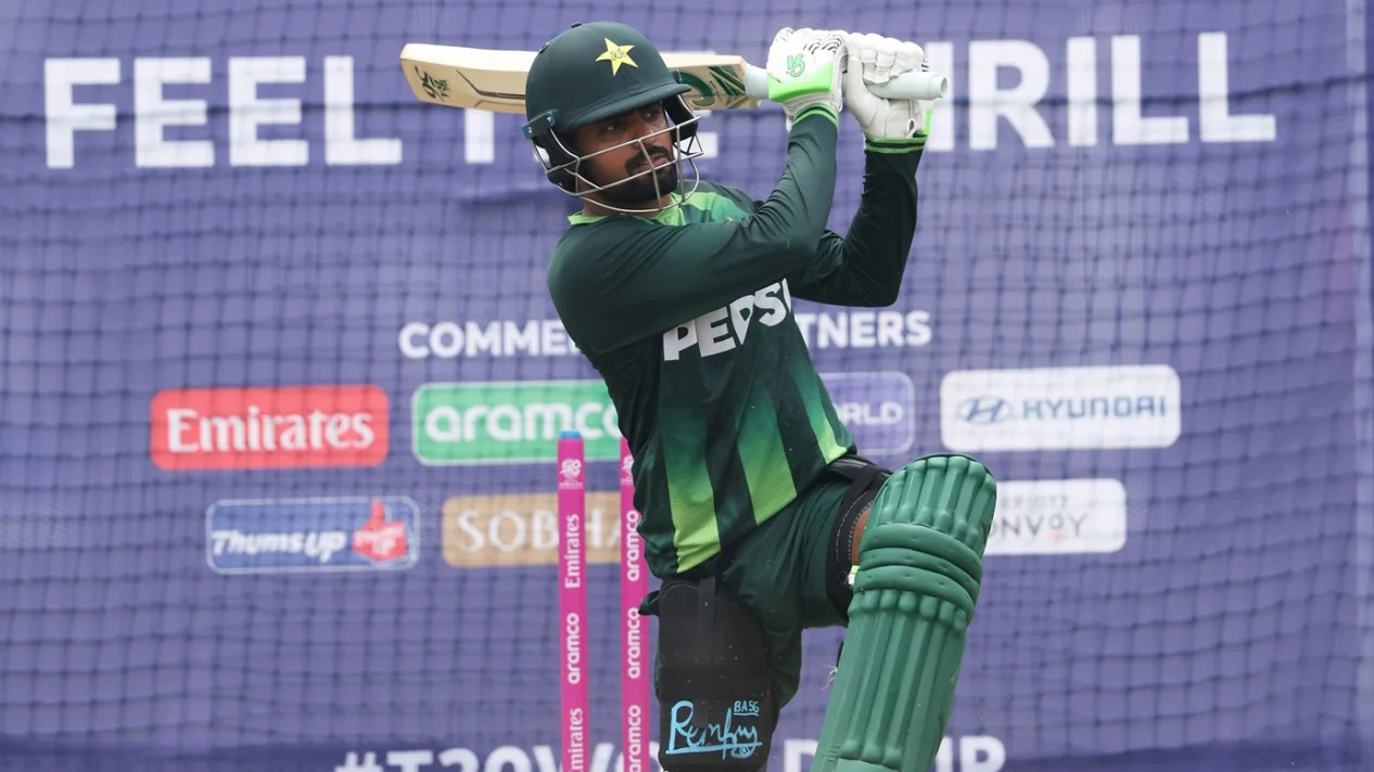 গেইলের রেকর্ড ভেঙে কোহলি-ওয়ার্নারকে তাড়া করছেন বাবর