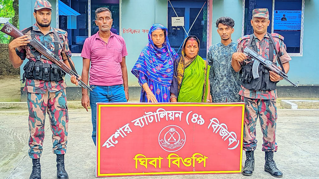 বেনাপোল সীমান্ত দিয়ে ভারতে অনুপ্রবেশের চেষ্টা, মিয়ানমারের নাগরীকসহ আটক ৪ 