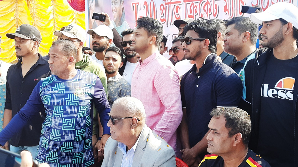 সাকিবের টানে মাগুরায় একঝাঁক তারকা ক্রিকেটার