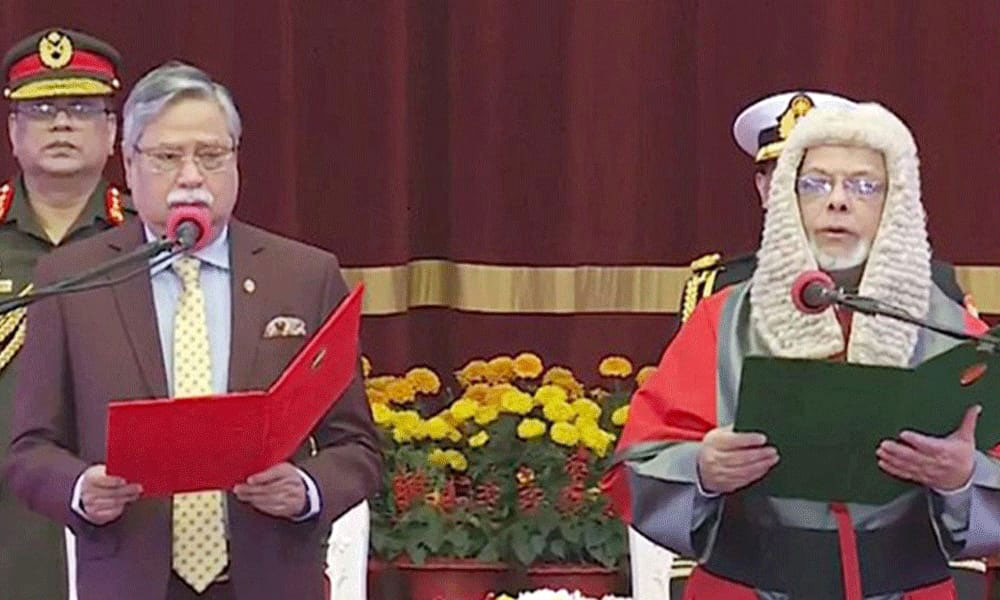 শপথ নিলেন প্রধান বিচারপতি জুবায়ের রহমান চৌধুরী