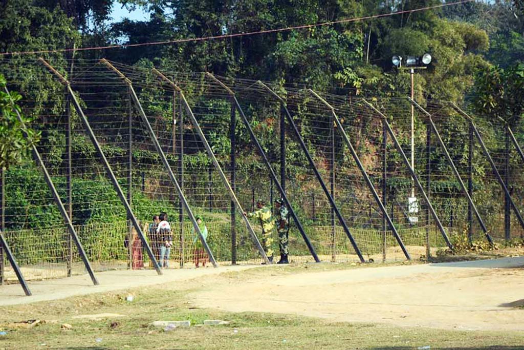 বাংলাদেশে পুশইনের বিরুদ্ধে আদালতে যাবে পশ্চিমবঙ্গ সরকার