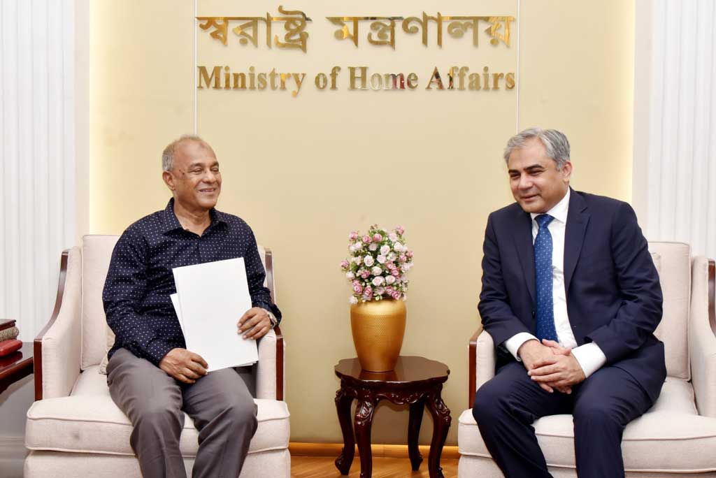 স্বরাষ্ট্র উপদেষ্টার সঙ্গে পাকিস্তানের স্বরাষ্ট্রমন্ত্রীর সাক্ষাৎ, মাদক ও সন্ত্রাস দমনে কাজ করার প্রত্যয়