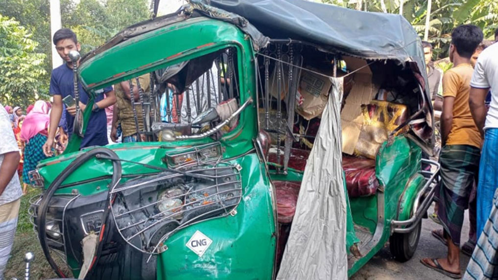 ত্রিশালে ট্রাক-সিএনজি মুখোমুখি সংঘর্ষে নিহত বেড়ে ৫