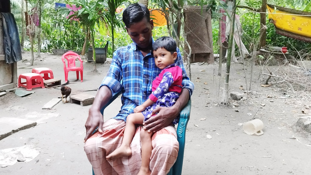 ‘শরীরের অনেক অংশ ঠুকরে খেয়েছে সামুদ্রিক মাছ’