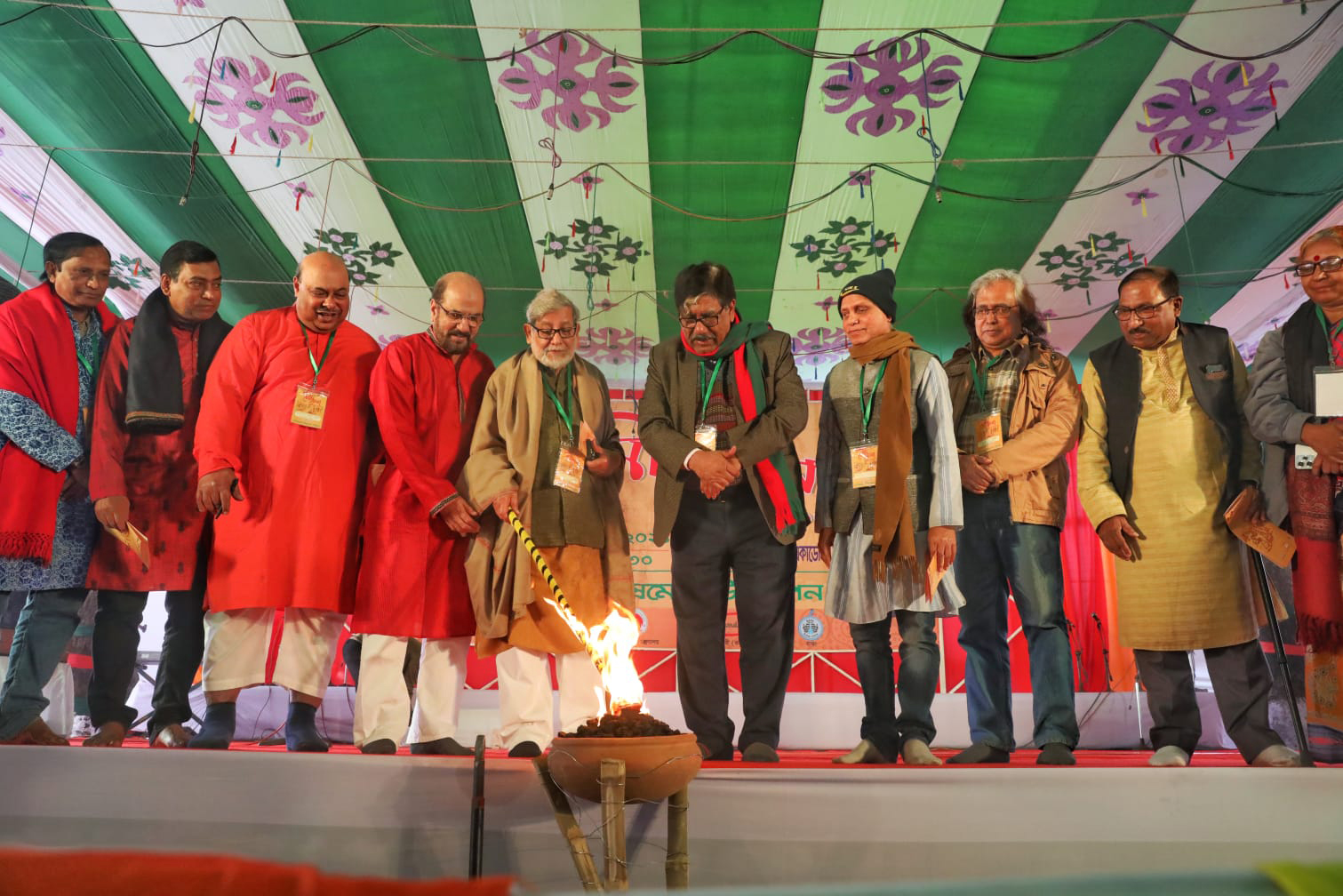 তিন দিনব্যাপী পৌষমেলায় উদ্বোধনী বক্তব্য রাখেন সাংস্কৃতিক ব্যক্তিত্ব ও সংসদ সদস্য আসাদুজ্জামান নূর।