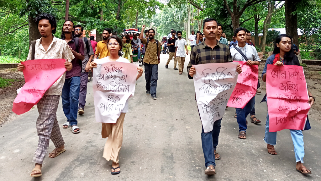 জাবিতে পদত্যাগকারী উপাচার্যকে নিয়ম ভেঙে ইমেরিটাস বানানোর চেষ্টা, শিক্ষার্থীদের বিক্ষোভ