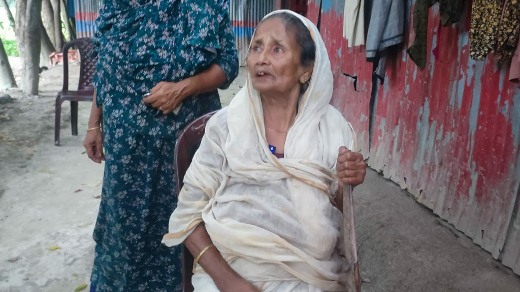 প্রশাসনের হস্তক্ষেপে অবশেষে ছেলের নতুন ভবনে ঠাঁই মায়ের