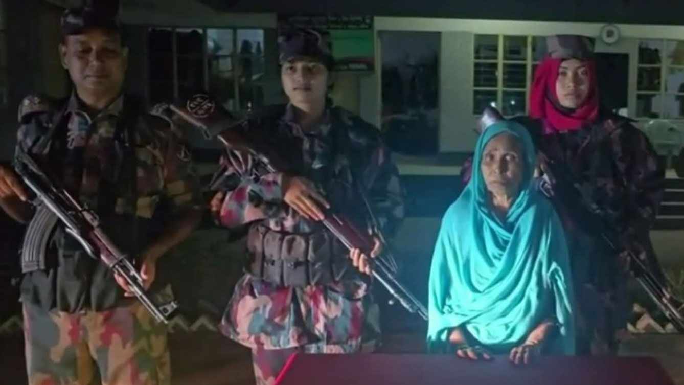 বিরামপুর সীমান্তে ভারতীয় বৃদ্ধা গ্রেপ্তার