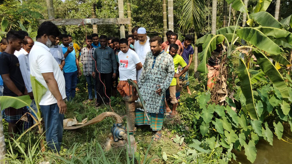 বিদ্যুতায়িত হয়ে বাবা-ছেলের মৃত্যু