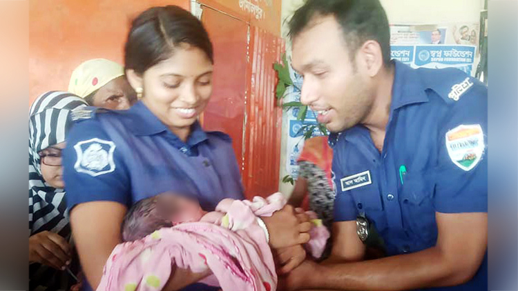 জামালপুর স্টেশনে সন্তান প্রসব যাত্রীর, নাম রাখা হলো ‘শাহ জামাল’