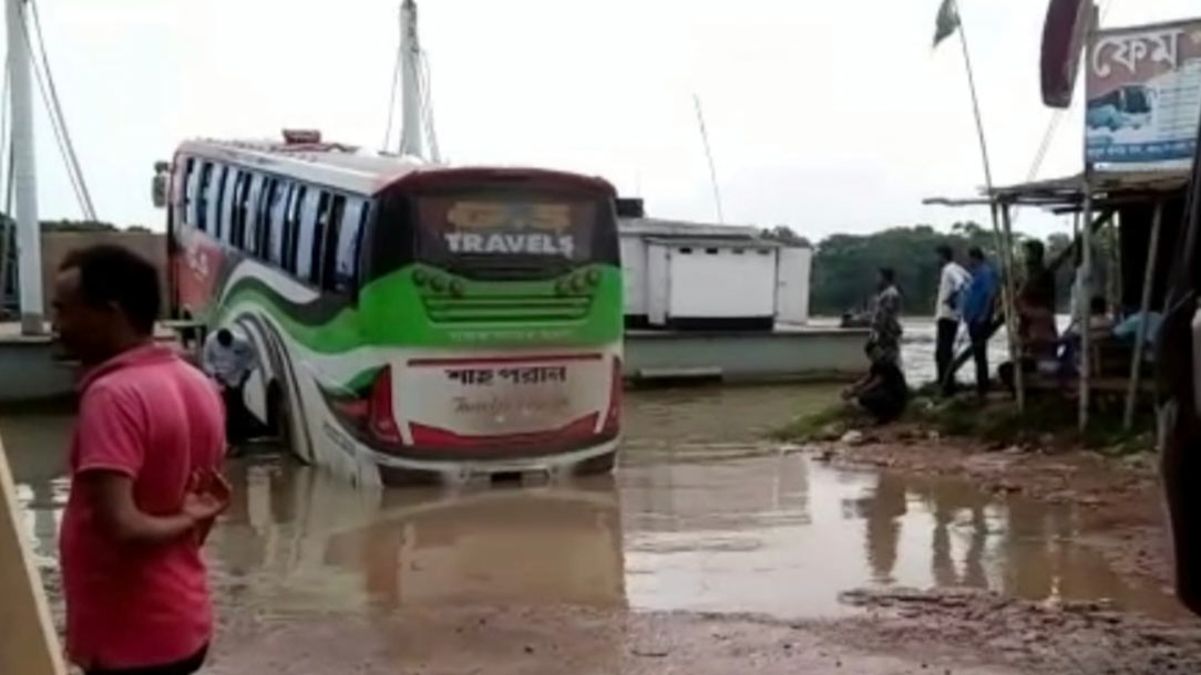 আবারও নরসিংহপুর ১ নম্বর ঘাট দিয়ে ফেরি চলাচল বন্ধ 