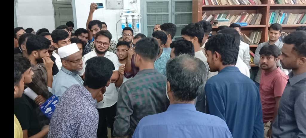 বিএম কলেজের লাইব্রেরির সংকট কাটাতে অধ্যক্ষকে অবরুদ্ধ