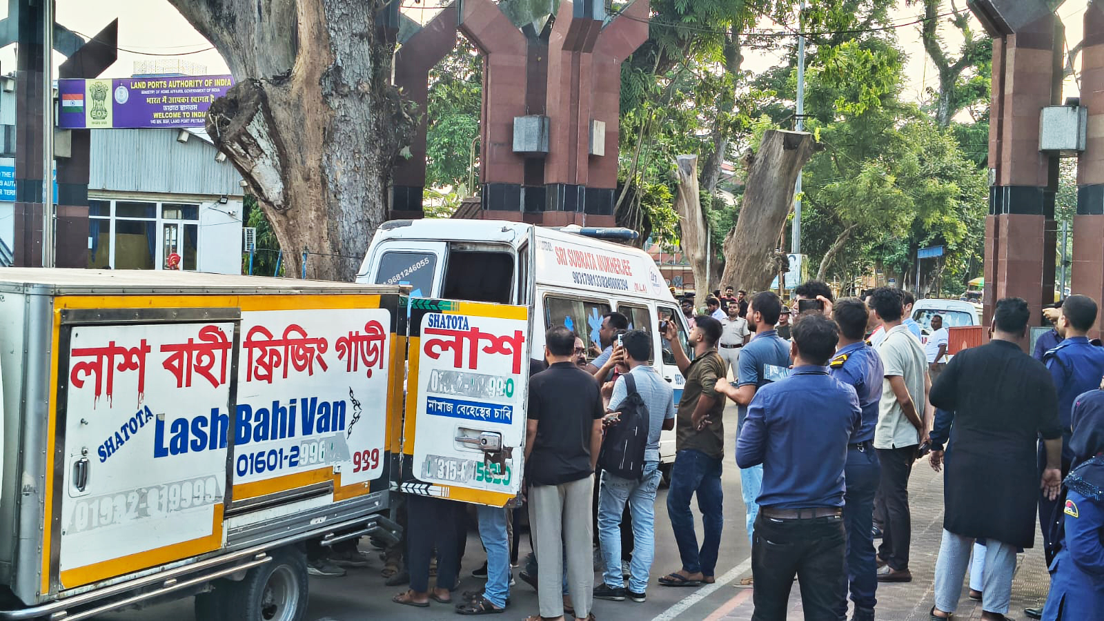 কলকাতায় অগ্নিকাণ্ড: সাংবাদিক দেবাশীষসহ ৫ জনের মরদেহ হস্তান্তর