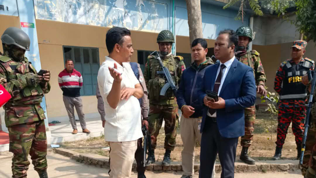 ‘জান্নাতের টিকিট’ বিক্রি চলছে দাবিতে নারীদের কক্ষে প্রবেশ, বিএনপি নেতাকে ২০০০ টাকা জরিমানা