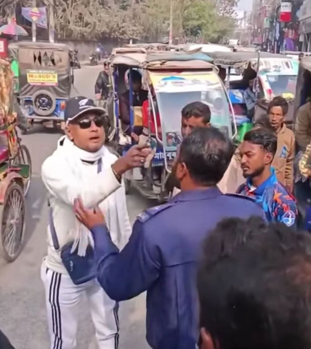 ট্রাফিক পুলিশের ওপর চড়াও, বিএনপি নেতাকে অব্যাহতি