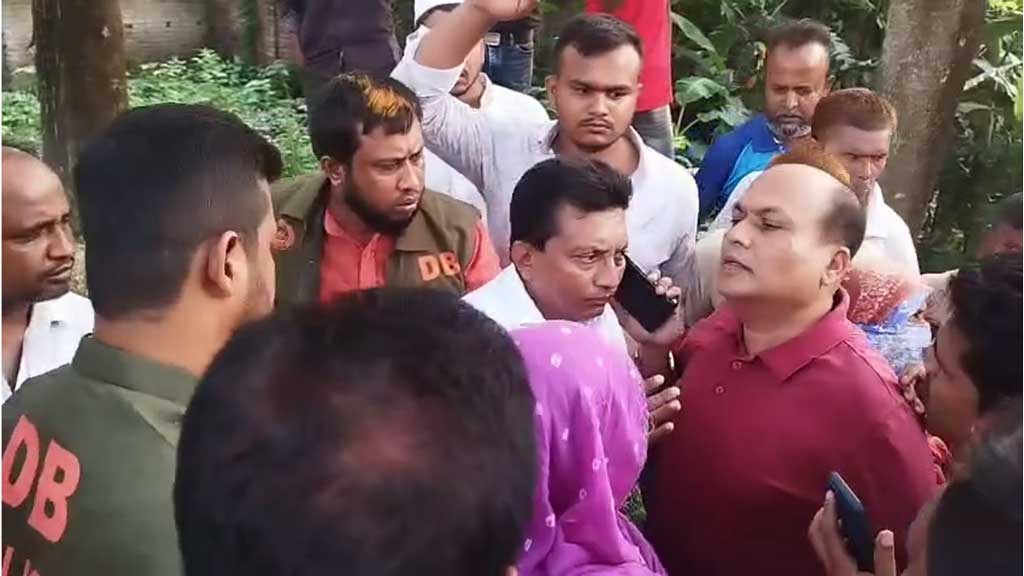 মাইকিং করে আসামিকে পুলিশের কাছ থেকে ছিনিয়ে নিল বিএনপি নেতা কর্মীরা