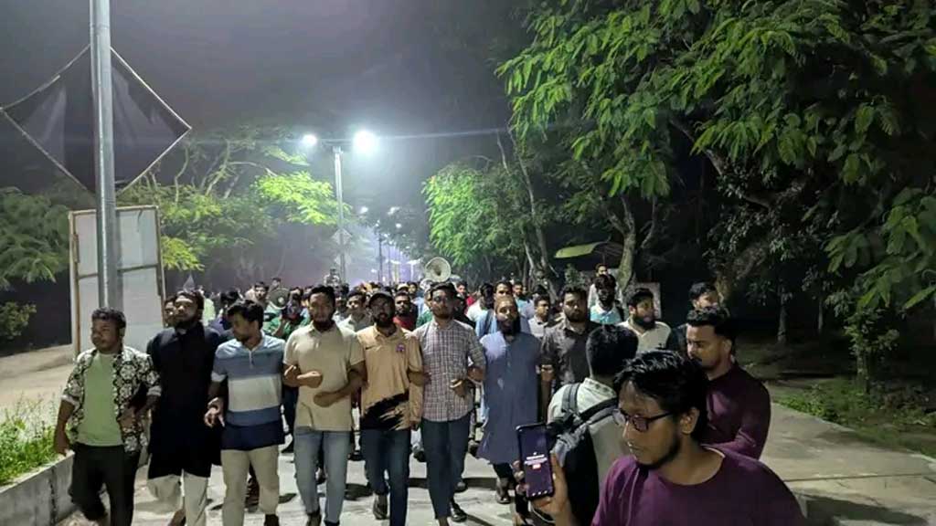 সরকারি চাকরিতে ভাইভার নম্বর বাড়ানোর প্রস্তাবের প্রতিবাদে বেরোবি শিক্ষার্থীদের বিক্ষোভ