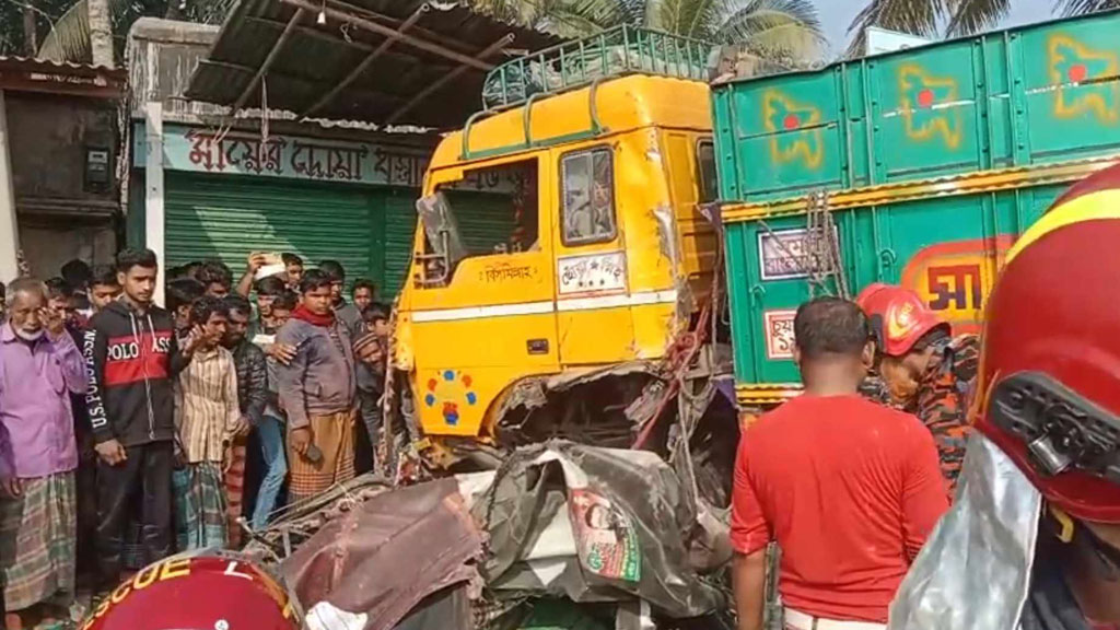 ঝিনাইগাতীতে ট্রাক-অটোরিকশার মুখোমুখি সংঘর্ষে নিহত ১, আহত ২ 