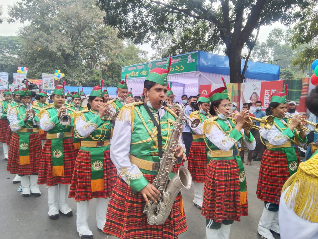বস্ত্র ও পাট মন্ত্রণালয়ের উদ্যোগে র‍্যালি বের হয়। আব্দুল গনি রোড, ঢাকা, ৪ ডিসেম্বর, ২০২১। ছবি: আলী হোসেন মিন্টু