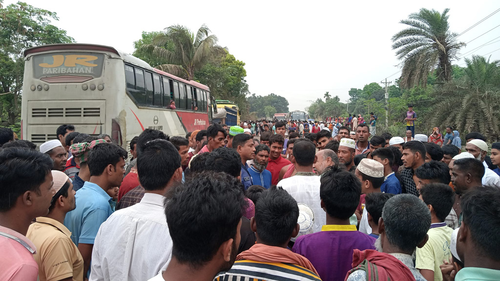 কুষ্টিয়ায় ট্রাকের চাপায় ভ্যানচালক নিহত