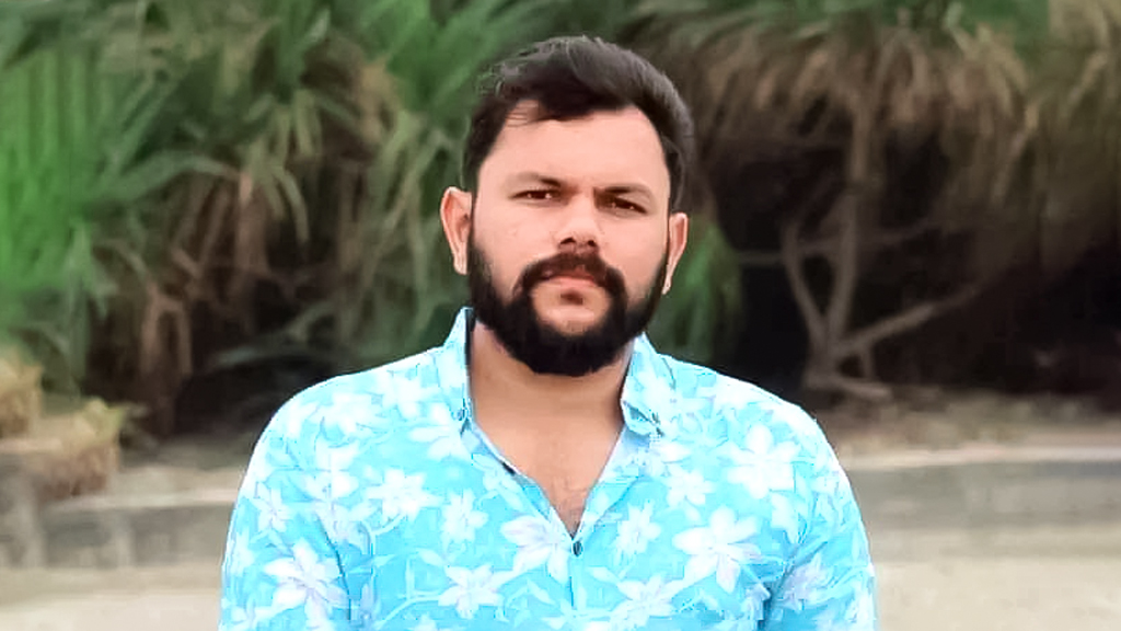 দাঁড়িয়ে থাকা ট্রাকে মোটরসাইকেলের ধাক্কা, ব্যবসায়ী নিহত