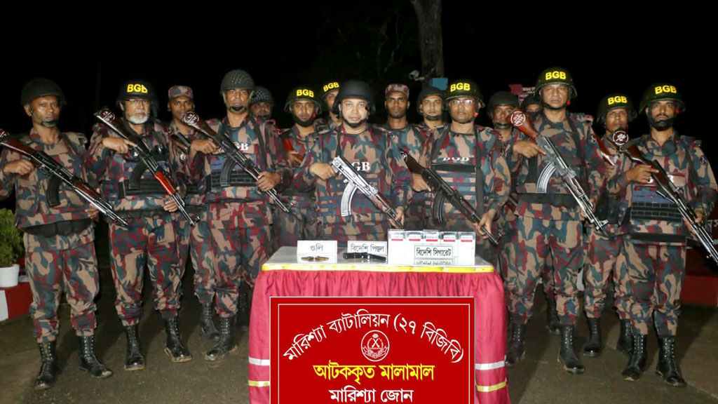 বিজিবির ধাওয়ায় পালাল চোরাকারবারি, বিদেশি পিস্তল ও গুলি উদ্ধার