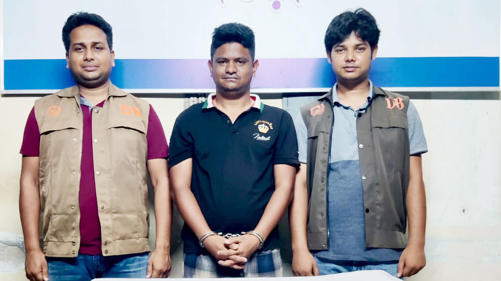 বগুড়ায় যুবলীগ সভাপতির ঘনিষ্ঠ সহযোগী হৃদয় ব্যাপারী গ্রেপ্তার