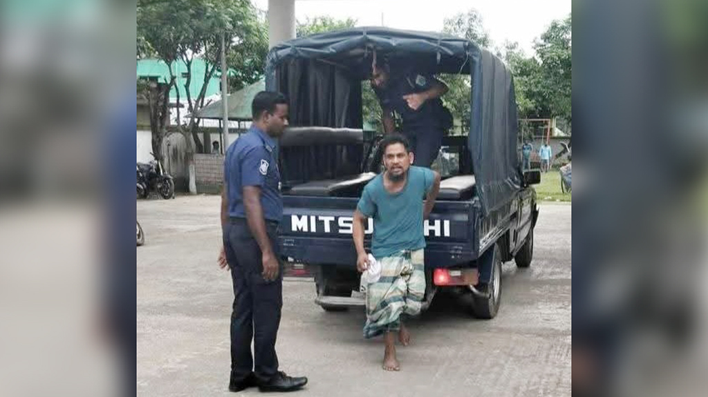 গুলি উদ্ধারের ভয় দেখিয়ে চাঁদা দাবি, পুলিশ কনস্টেবলকে মারধর