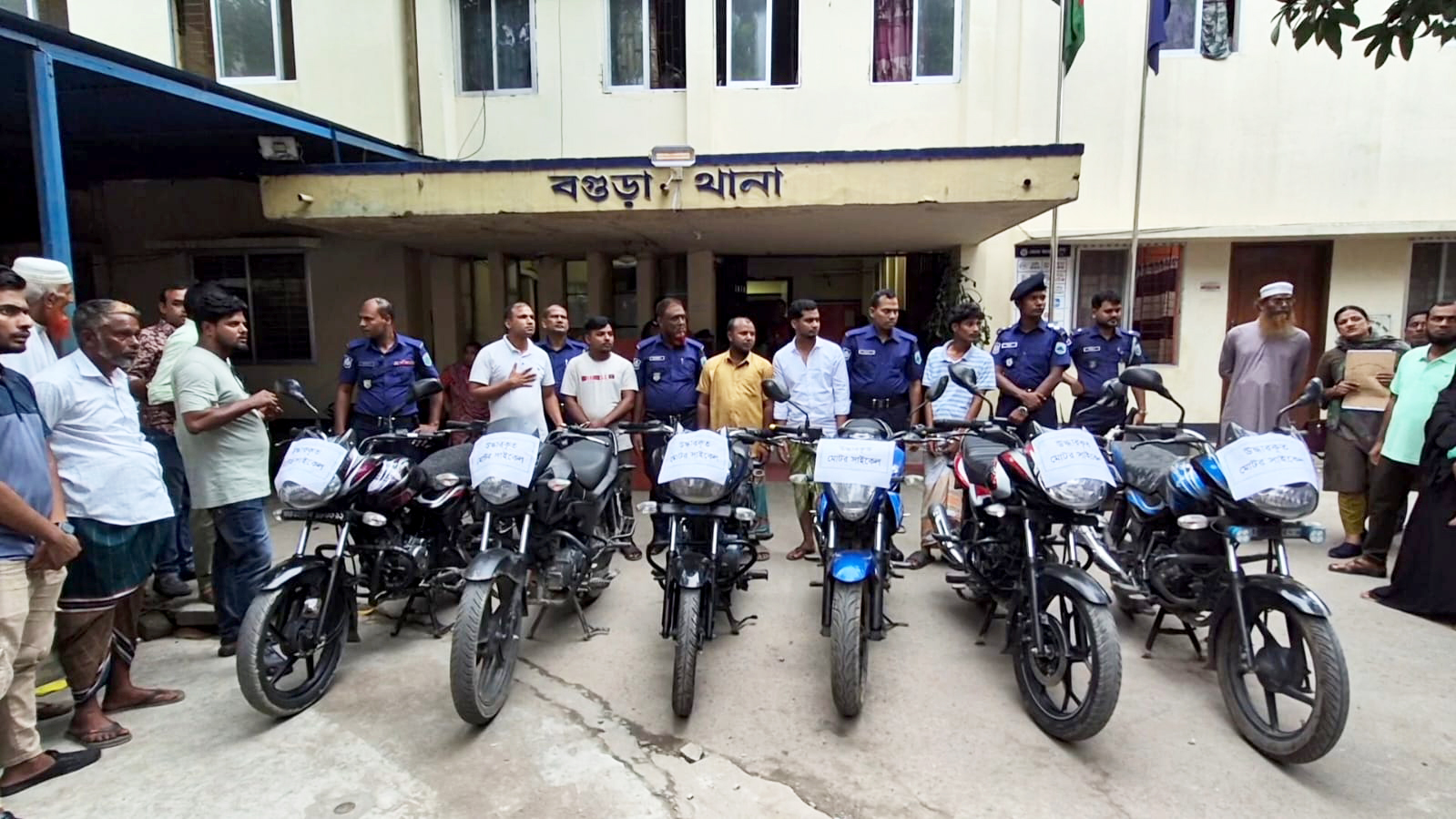 বগুড়ায় একটি মোটরসাইকেল উদ্ধারে গিয়ে মিলল ছয়টি, গ্রেপ্তার ৭