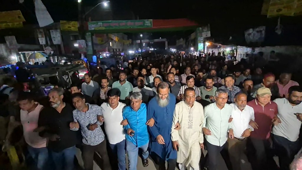 খালেদা জিয়া-তারেক রহমান প্রার্থী হওয়ায় বগুড়ায় বিএনপির আনন্দ মিছিল