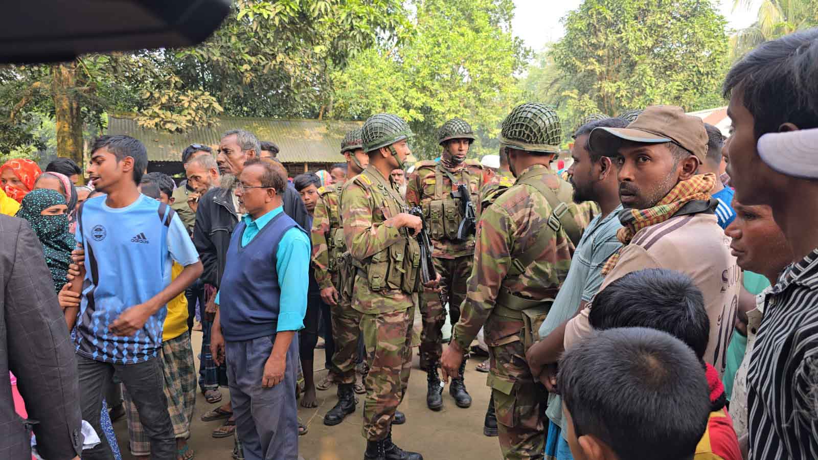 বগুড়ায় কৃষককে কুপিয়ে হত্যা, ২ জনকে জখম