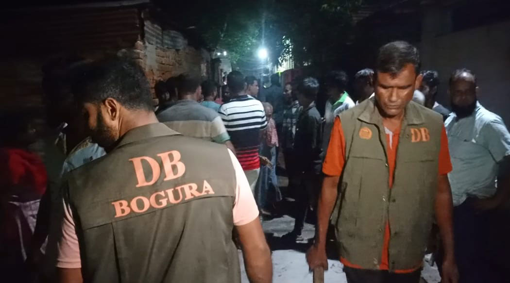 বগুড়ায় আসামি ধরতে গিয়ে হামলায় ৩ পুলিশ সদস্য আহত