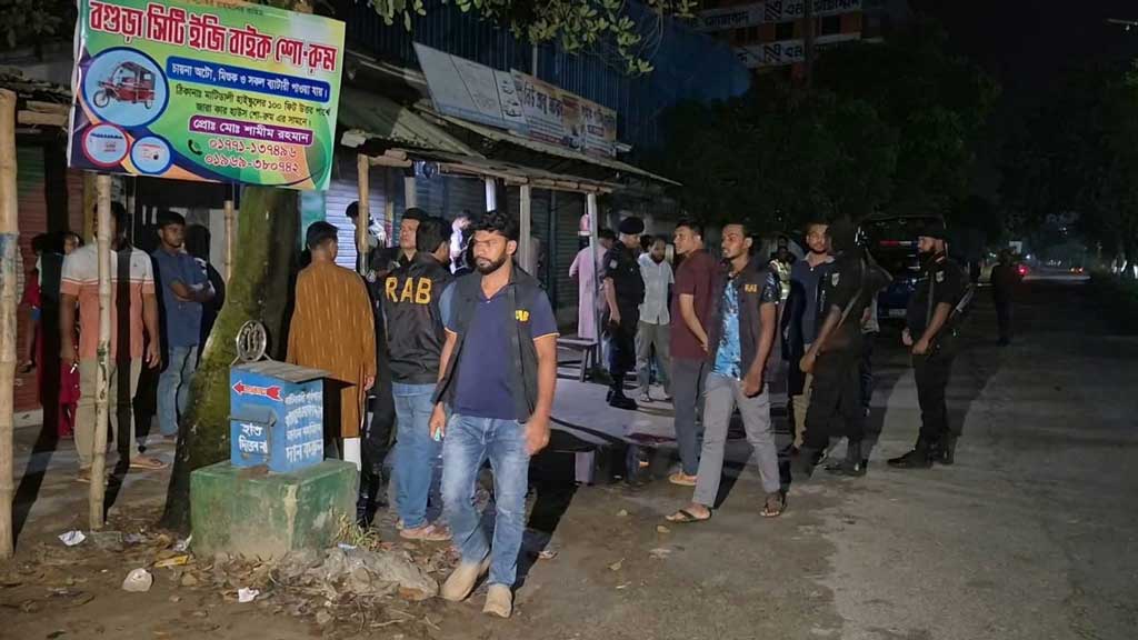 বগুড়ায় ফাঁকা গুলি ছুড়ে যুবককে উপর্যুপরি ছুরিকাঘাত