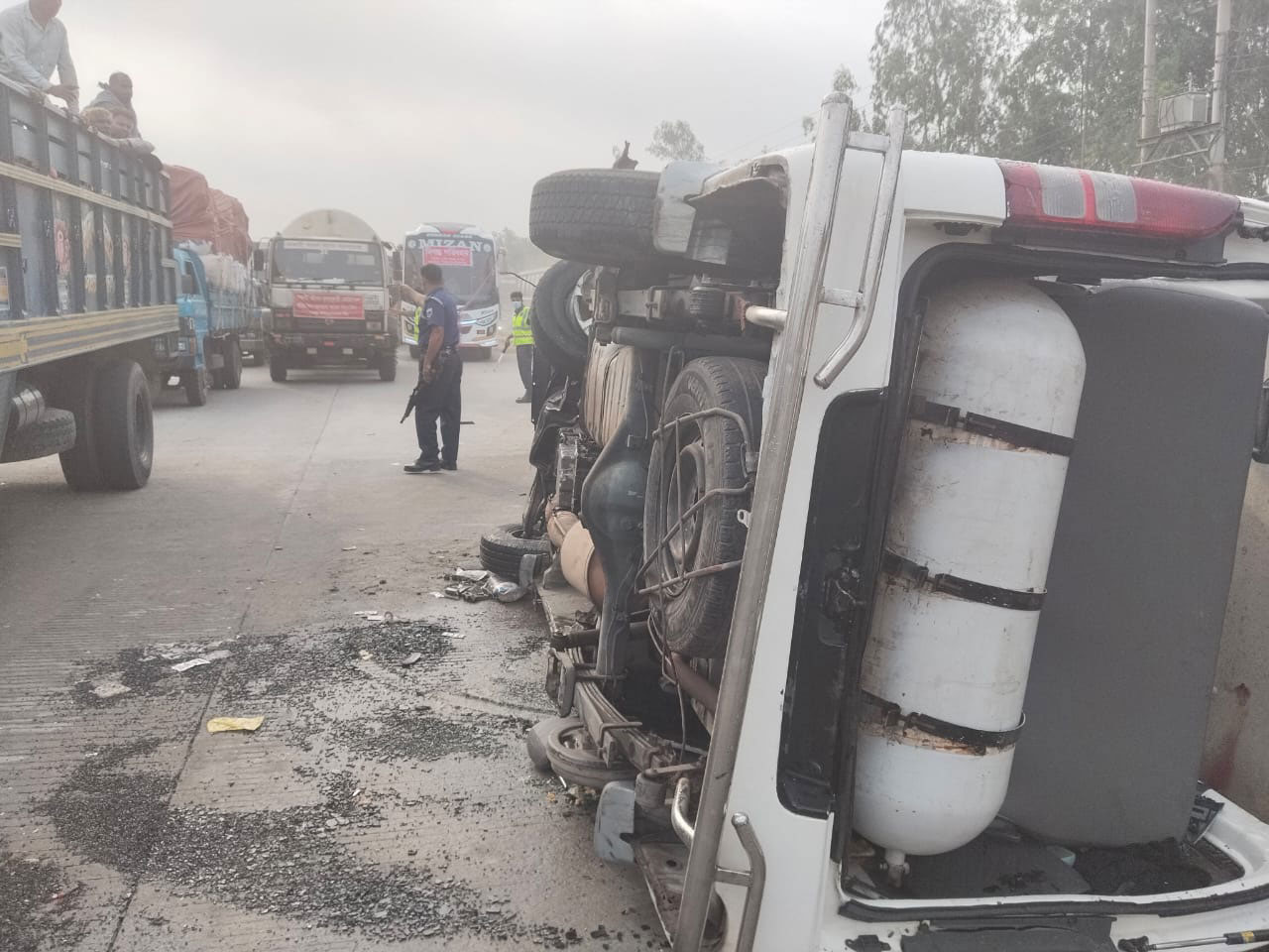 বগুড়ার শেরপুরে মাইক্রোবাস দুর্ঘটনায় নিহত ৩