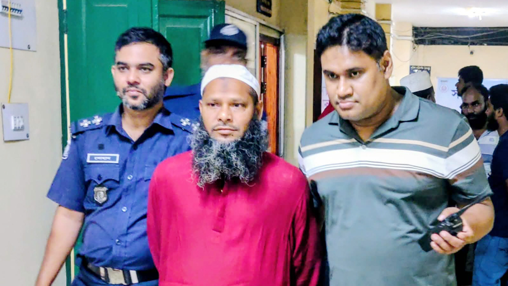 বগুড়ায় জিন ছাড়ানোর নামে কিশোরীকে ধর্ষণ, কবিরাজ গ্রেপ্তার