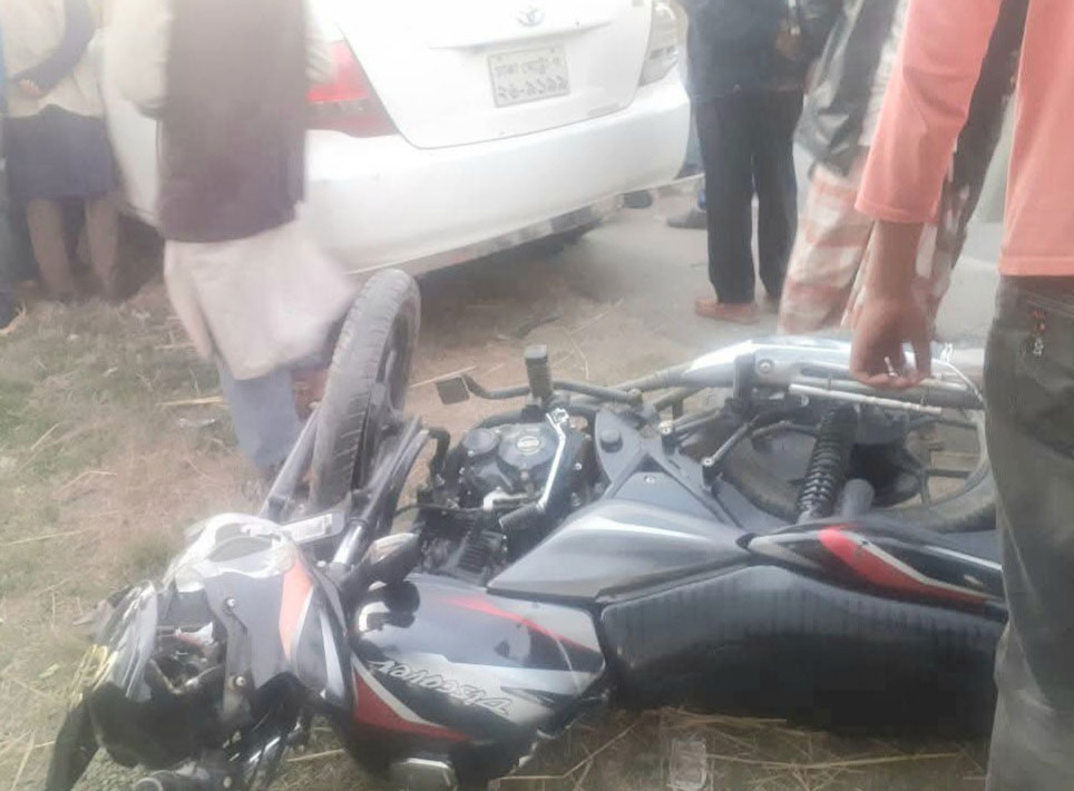 মোটরসাইকেলের সঙ্গে প্রাইভেট কারের মুখোমুখি সংঘর্ষ, নিহত ১