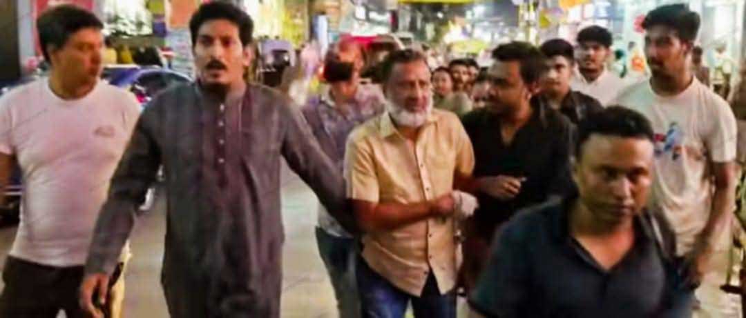 আ.লীগ নেতাকে ধরে পুলিশে দিলেন এনসিপির নেতা-কর্মীরা