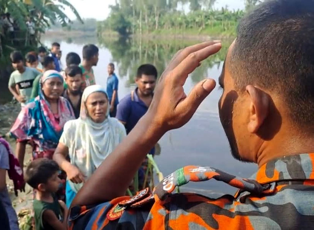 বগুড়ায় করতোয়া নদীতে ঝাঁপ দিয়ে কলেজছাত্রী নিখোঁজ