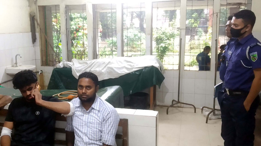 পথচারীকে ধাক্কা দিয়ে ছিটকে গেল মোটরসাইকেল, নিহত ২