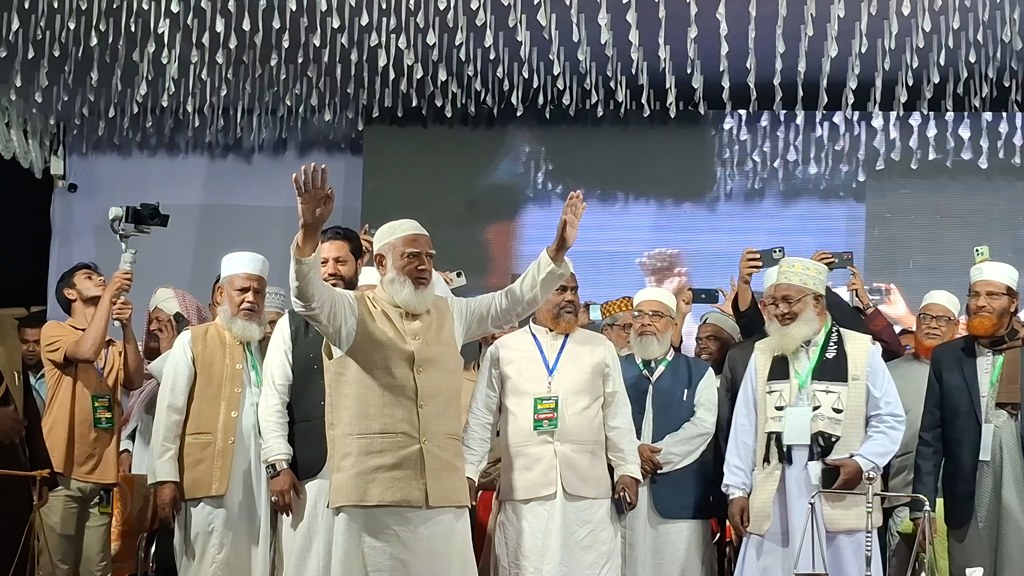 কালো চিল ছোঁ মেরে ভোট ছিনিয়ে নিতে চাইলে ডানাসহ ছিঁড়ে ফেলবেন: জামায়াত আমির