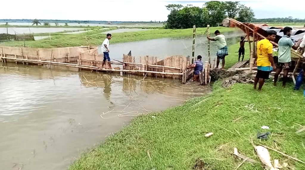 প্রতিমন্ত্রীর নির্দেশে রামপালে খালের অবৈধ নেট ও পাটা অপসারণ