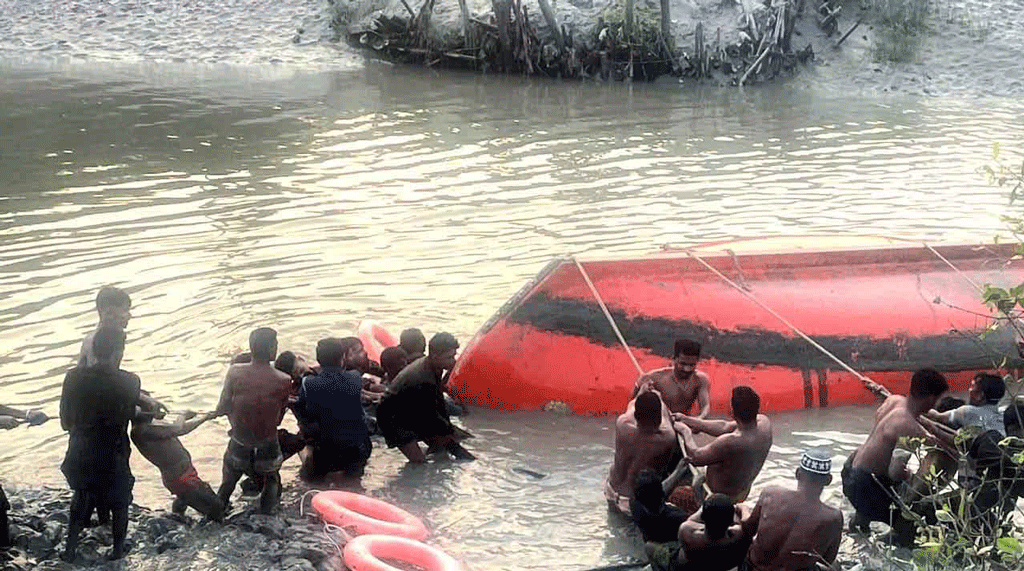 বাগেরহাটে নদীতে জালিবোট উল্টে নারী-শিশুসহ আহত ২০