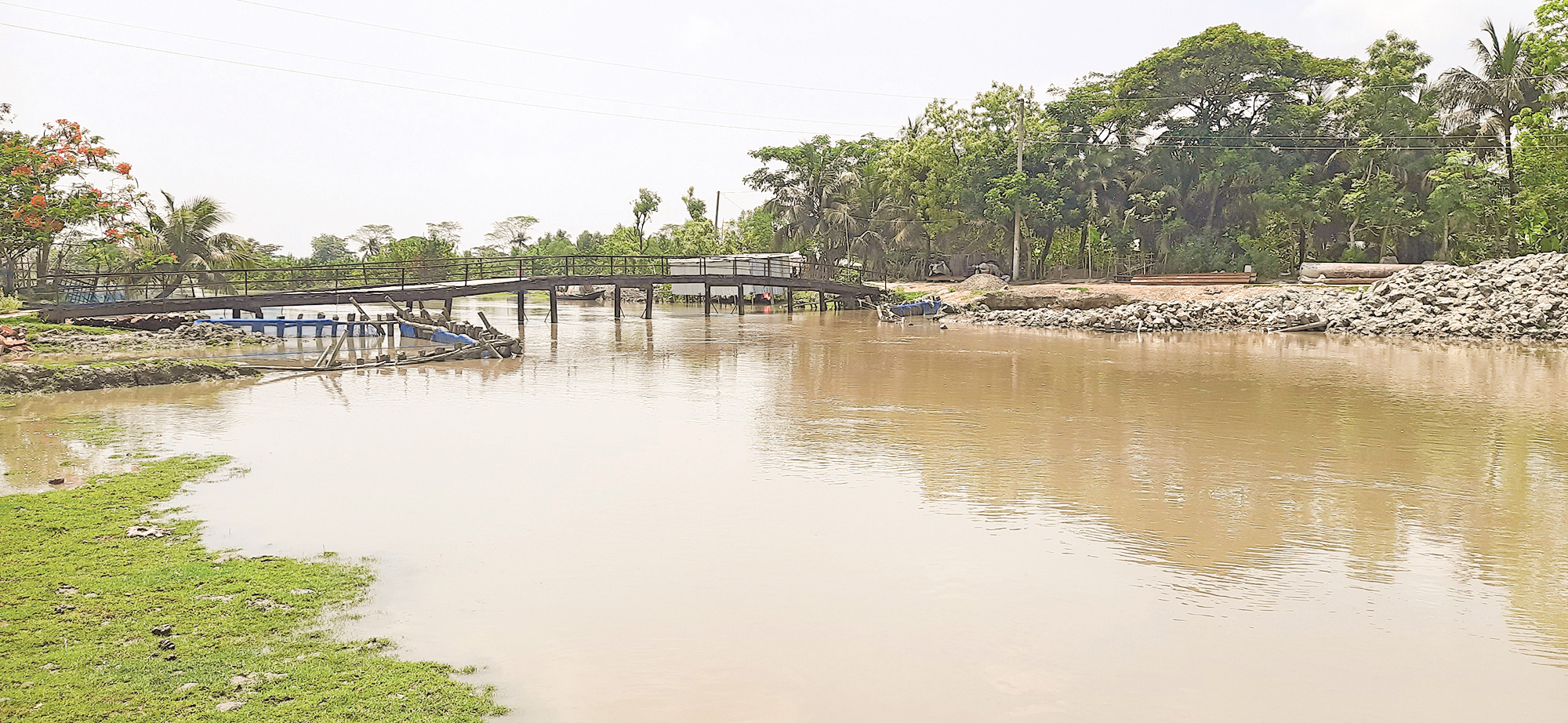 সেতু নির্মাণ: পাইলিংয়েই মেয়াদ শেষ, দুর্ভোগ ২০ গ্রামবাসীর