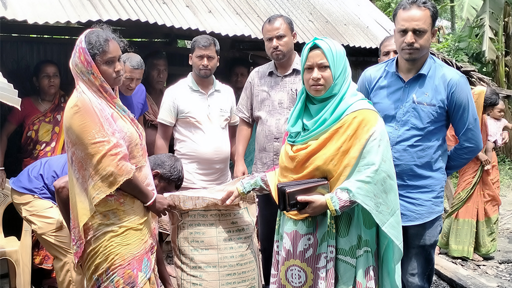 বজ্রপাতে পুড়ে ছাই দিনমজুরের ঘর