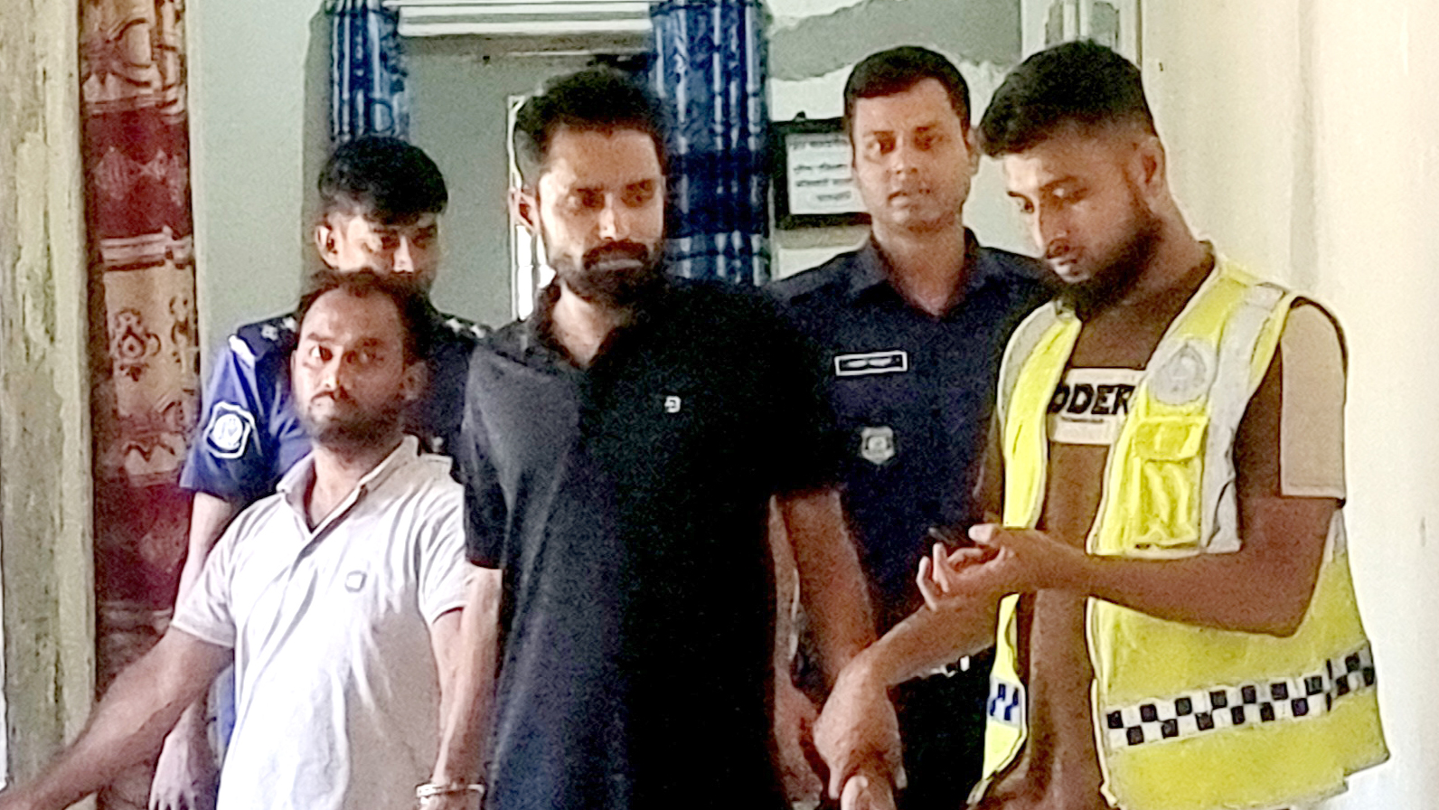 ডাকাতির চার ঘণ্টার মধ্যে ট্রাক-মালামাল উদ্ধার, গ্রেপ্তার ২