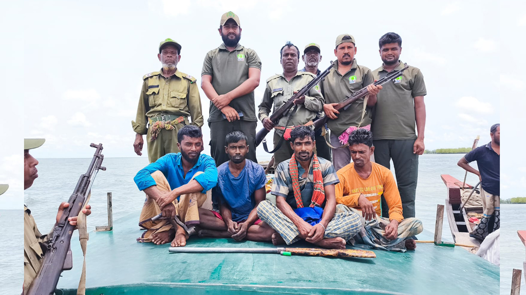 সুন্দরবনে দস্যুদের সঙ্গে বনকর্মীদের গুলিবিনিময়, অপহৃত ৪ জেলে উদ্ধার