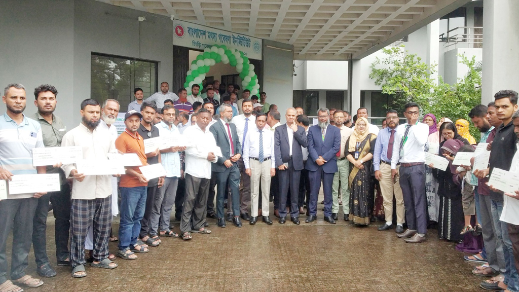 বাগেরহাটে ৪৮ জেলের মধ্যে স্বল্পসুদে ২ কোটি টাকার ঋণ বিতরণ